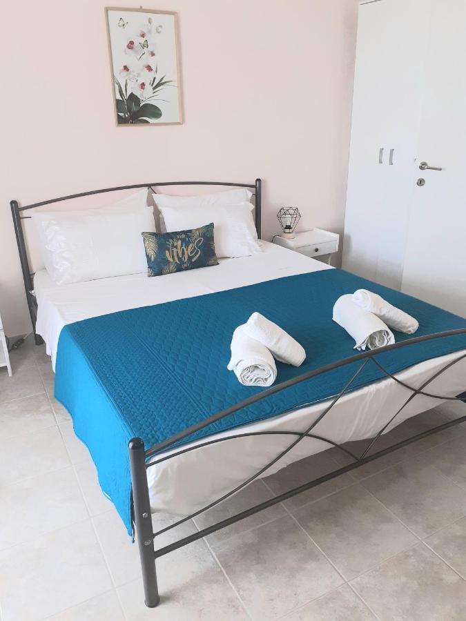 Issos Apartments Agios Georgios  Bagian luar foto