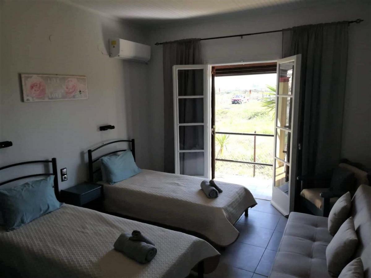 Issos Apartments Agios Georgios  Bagian luar foto